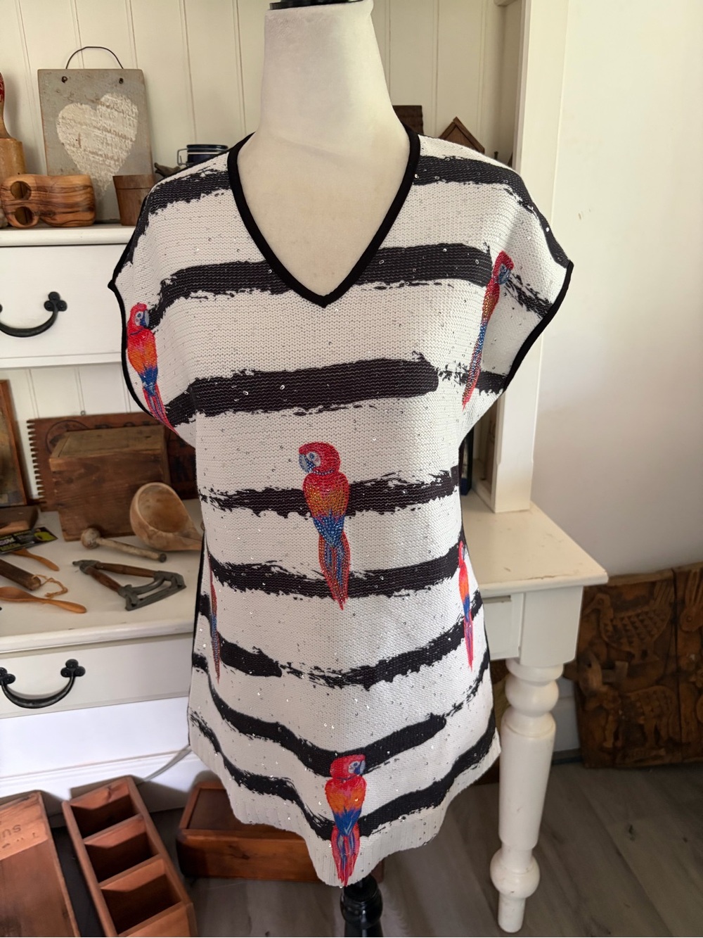 Tricotto Black And White Top With Sequins Gem Parrots